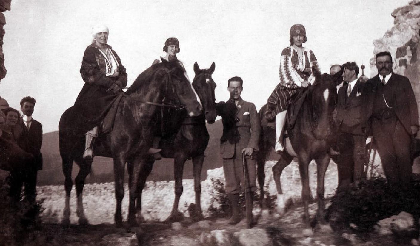 Un grup de inițiativă reprezentat de Mihai Dragomir (directorul Centrului Schubz și al Festivalului de Film și Istorii) a demarat o inițiativă de recuperare a moștenirii culturale din Râșnov