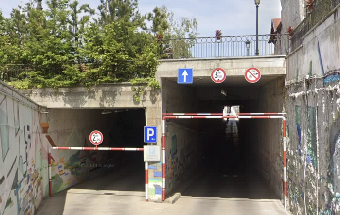 Tunelul ce subtraversează Centrul Râșnovului va fi iluminat cu senzori care vor detecta prezența mașinilor. Costul lucrărilor depășește 30.000 de lei