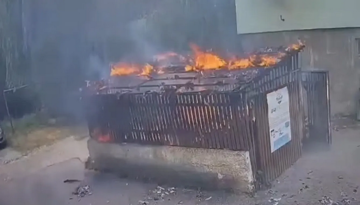 Un bărbat a incendiat intenţionat o ghenă de gunoi din Râşnov
