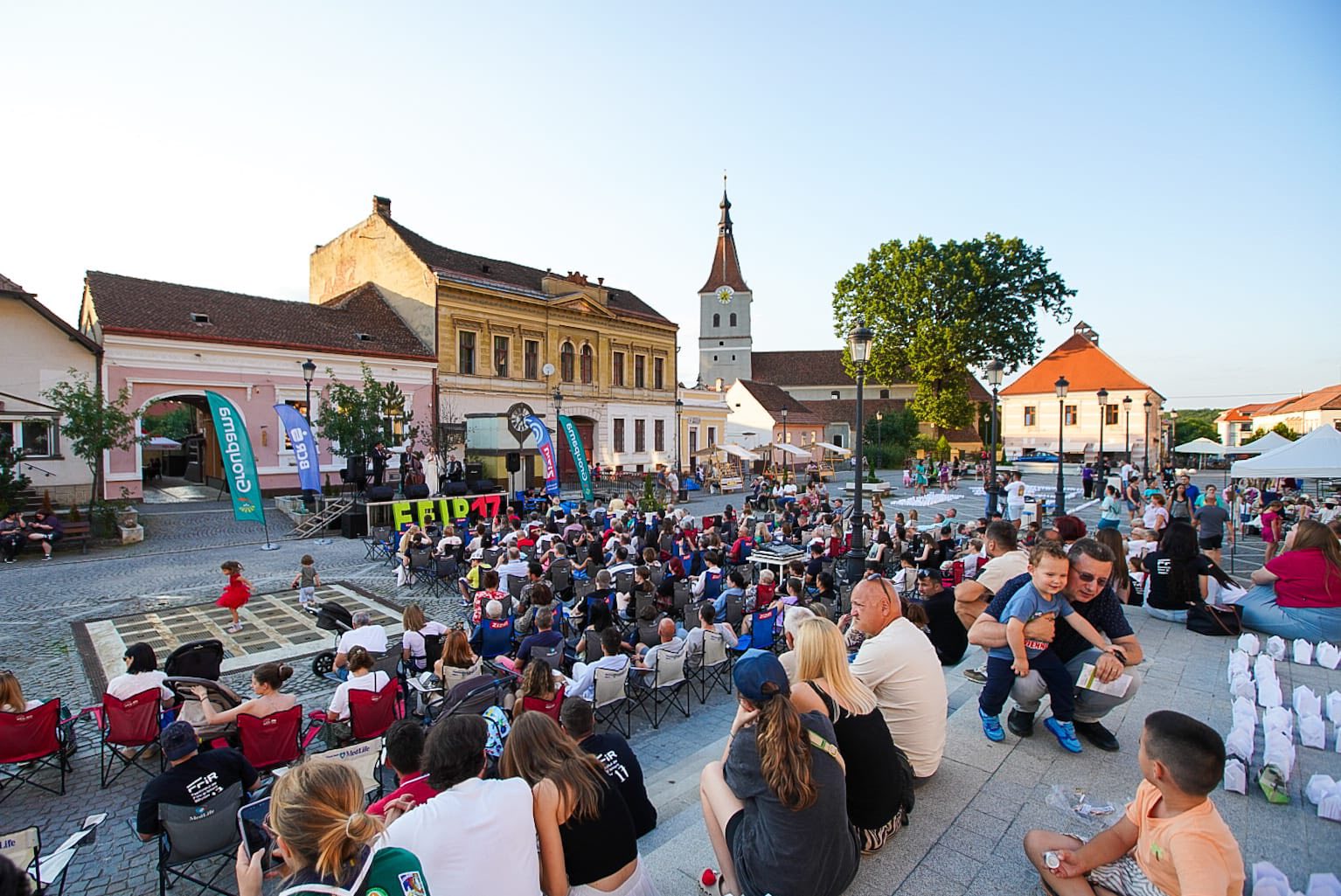 Festivalul de Film şi Istorii Râşnov : Concertul “INTERBELIC, mon amour – un veac de cântece fericite”