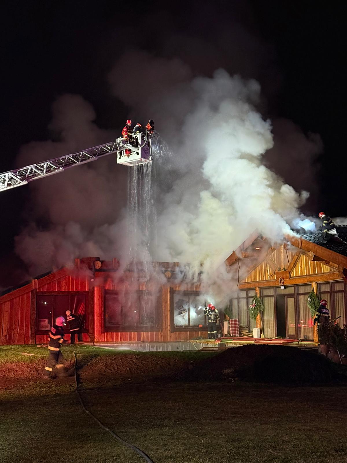 Incendiu puternic la Râșnov: O casă a fost cuprinsă de flăcări – 13 Decembrie