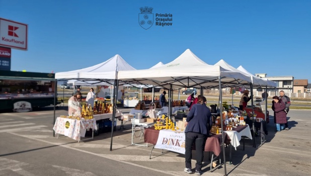 Produse locale și tradiții culinare, în centrul Râșnovului, la sfârșit de săptămână